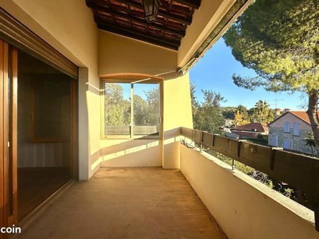 LE CANNET, MONT JOLI, SECTEUR RESIDENTIEL, CADRE VERDOYANT, 4/5 PIECES, 107m², TERRASSE SUD/OUEST, VUE DEGAGEE, PARKING, CAVE