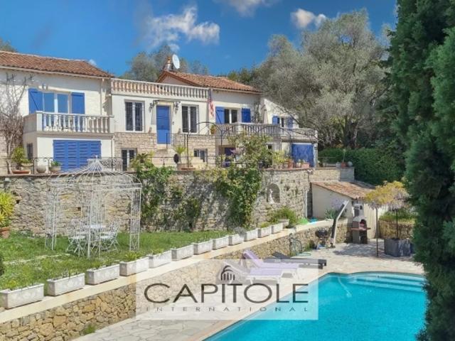 LE CANNET – Magnifique Propriété de 11 pièces avec vue mer et piscine, jardin méditerranéen de 2 765 m², 6 chambres, un studio et 2 appartements d'invités, quartier résidentiel