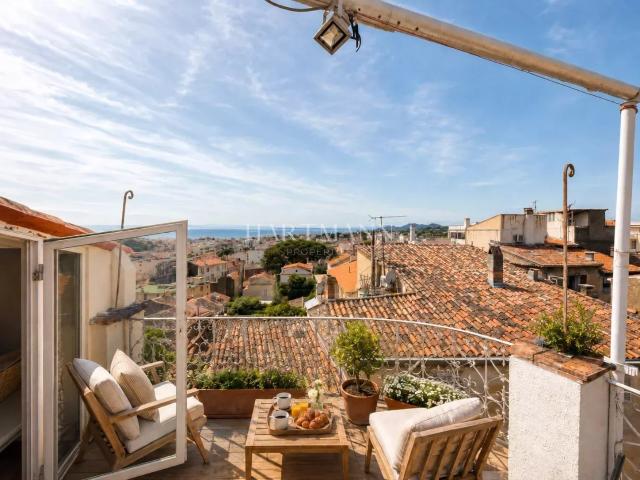 Le Cannet – Maison de village avec terrasse, vue mer et gara. 83m² Le Cannet