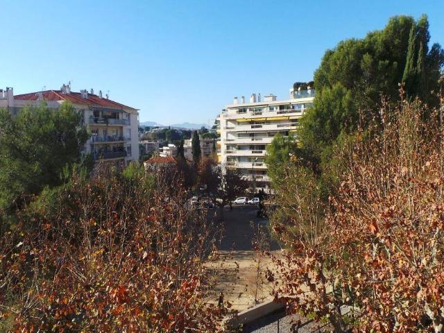 LE CANNET Mairie à vendre vue mer 3 pièces 91 m² en dernier étag