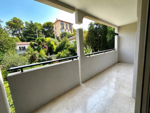 LE CANNET MAIRIE – STUDIO AVEC TERRASSE DANS UN SECTEUR TRÈS REC