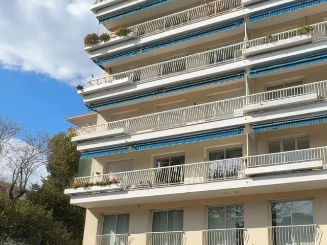 LE CANNET 3 PIECES DE 75 M2 A RENOVER AU DERNIER ETAGE