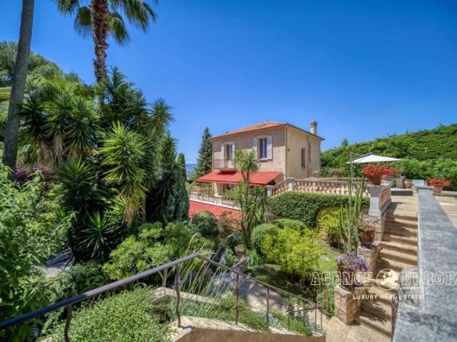 LE CANNET RESIDENTIEL RAVISSANTE VILLA DE CHARME