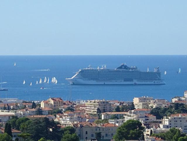 LE CANNET RESIDENTIEL 2P DERNIER ETAGE VUE MER PANORAM