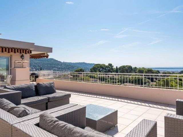 LE CANNET TOIT TERRASSE 2 CHAMBRES VUE MER PANORAMIQUE