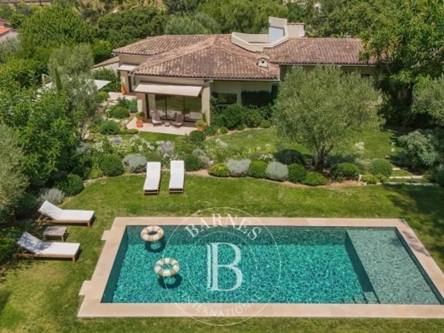LE CANNET VILLA ENTIÈREMENT RÉNOVÉE PISCINE