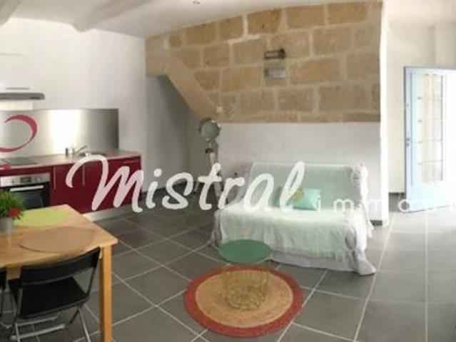 LE CAILAR MAISON DE VILLE 2 PIÈCES LOUÉE MEUBLÉE