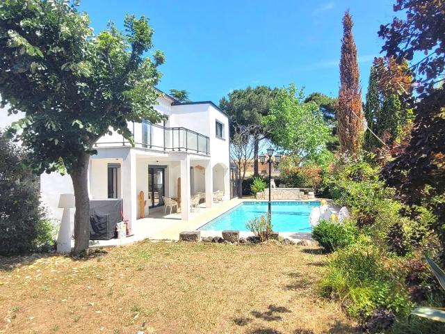 Le Cap d'Agde 34300 Villa contemporaine d’Exception dans le sect