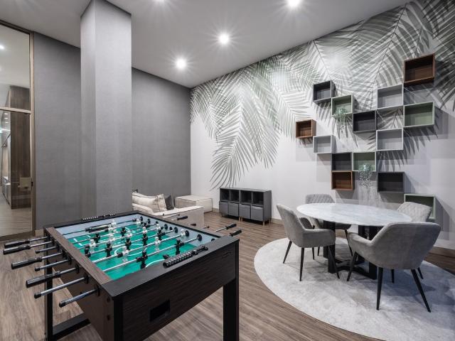 Le Carlyle 2 Bedroom Apartment for Rent at 815 Av Plymouth, Mont Royal, QC H4P 0C6