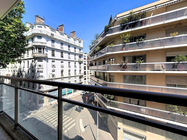 LE CARRÉ HAUSSMANN – Studio 37.38m² meublé avec balcon et Cave – LYON 03