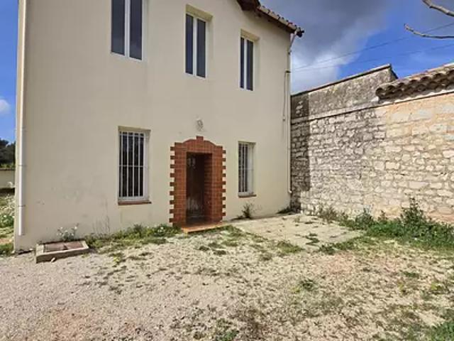 Le Castellet 83330 Achat / Vente maison 5 pièces t5 au dernier étage