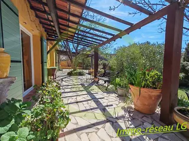 Le Castellet 83330 Achat / Vente maison 5 pièces t5 au dernier étage piscine