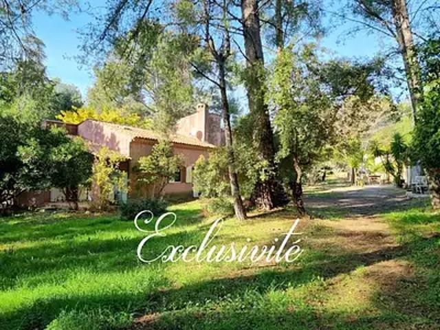 Le Castellet 83330 Achat / Vente maison 9 pièces t9 piscine terrasse