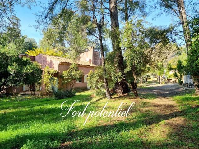 Le Castellet, villa sur 3000 m² de terrain à rénover
