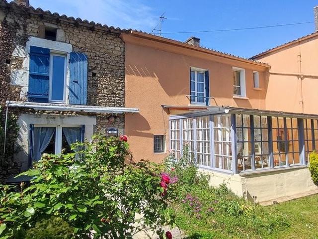Le charme authentique de l'ancien et un vrai potentiel de vi. 225m² Saint Loup Lamairé