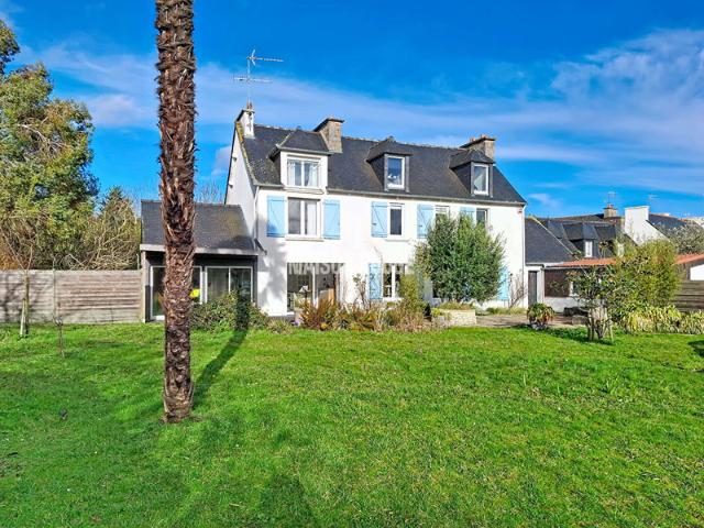 Le charme authentique et les volumes généreux qui font la différence Maison à proximité du bourg de Yffiniac