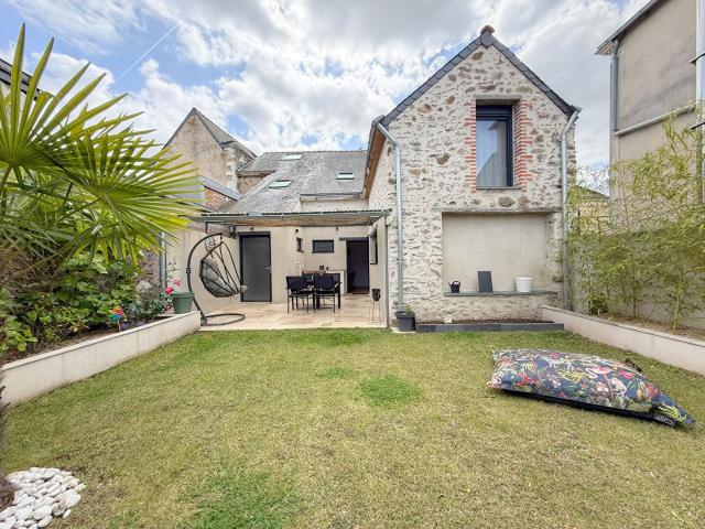Le charme de l'ancien allié au confort moderne Moze Sur Lo. 138m² Mozé sur Louet
