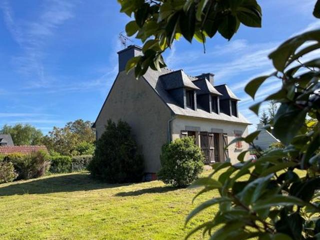 Le charme d'un vaste jardin et le potentiel d'une maison de famille