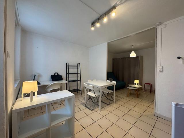 LE CHEVALLIER ROUGE EXCLUSIVITE Location Appartement tours: 22.3 m2