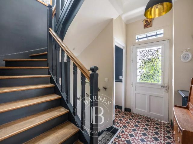 Le Chesnay Bas de Plateau Magnifique maison 1930 5 chambres Jardin Aucun travaux