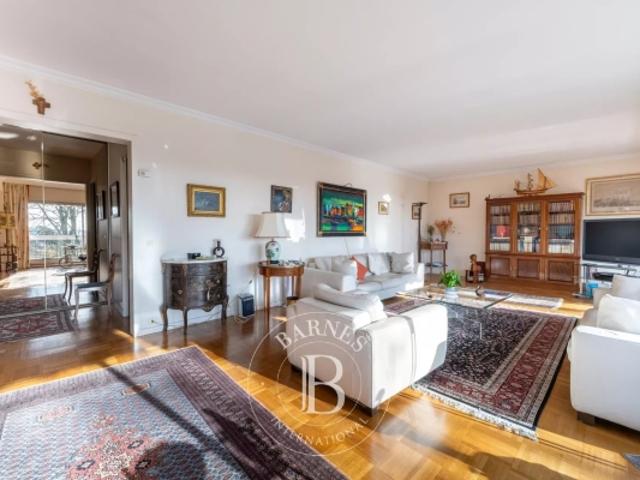 Le Chesnay Parc de Rocquencourt Appartement 181 m² avec terrasse filante 4 chambres et un bureau deux places de parking une cave