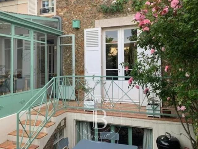 Le Chesnay Plateau Saint Antoine magnifique meulière 1905 137 m² 4/5 chambres Jardin