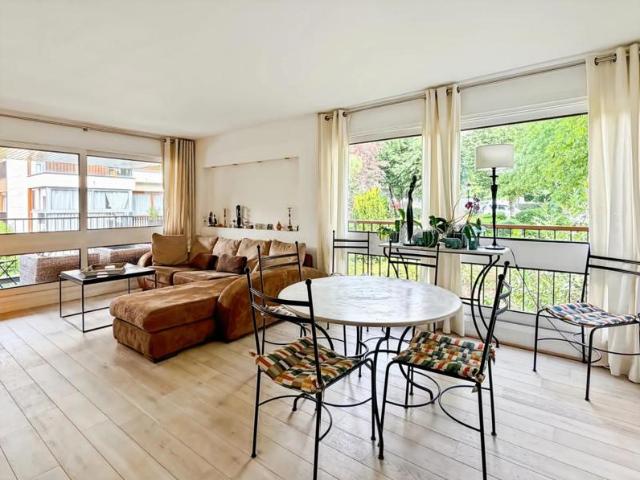Le Chesnay Rocquencourt — Résidence Parly II — Appartement familial 93 m² avec 3 chambres, loggia, box et cave