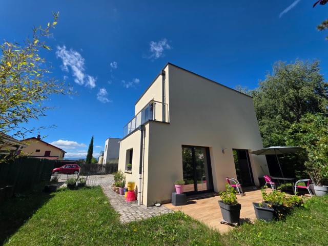 Le confort d'une maison contemporaine aux portes du lac Léman