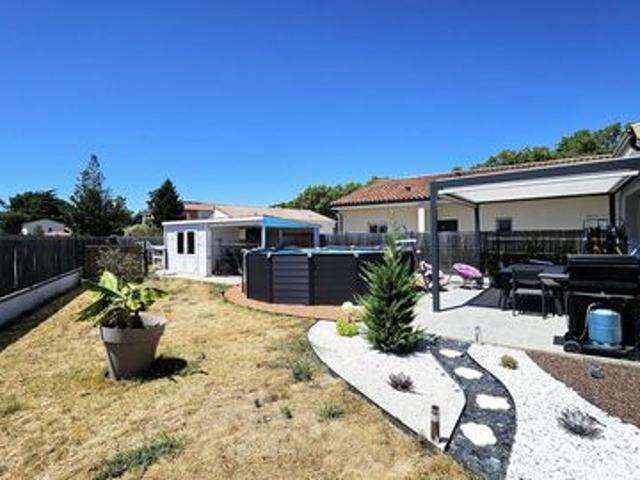 Le confort d'une maison récente, la liberté de tout faire à pied: bienvenue dans votre futur chez vous