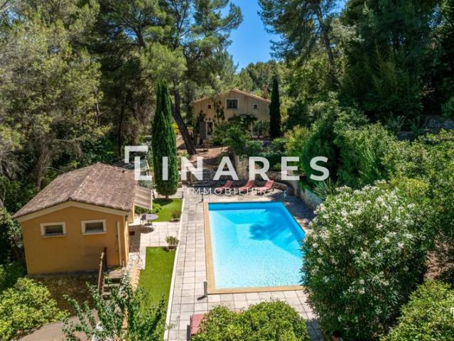 LE DOMAINE PROVENÇAL Villa T6 de 287m² dont deux dépendances d