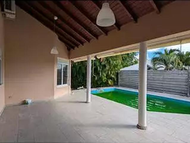 Le Gosier 97190 Location maison 5 pièces t5 piscine