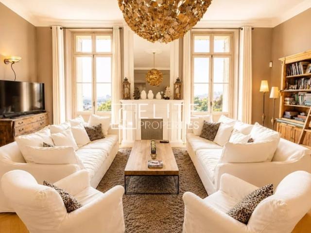 LE GRAND PALAIS – APPARTEMENT DE PRESTIGE AU CŒUR DE GRASSE