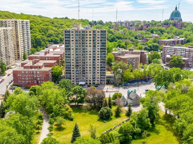 Le Hill Park 3 Bedroom Apartment for Rent at 4530 Ch De La Côte Des Neiges, Montréal, QC H3V 1G1 Côte Des Neiges