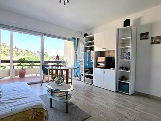 Le Lavandou 83980 Achat / Vente appartement 1 pièce t1 au dernier étage parking