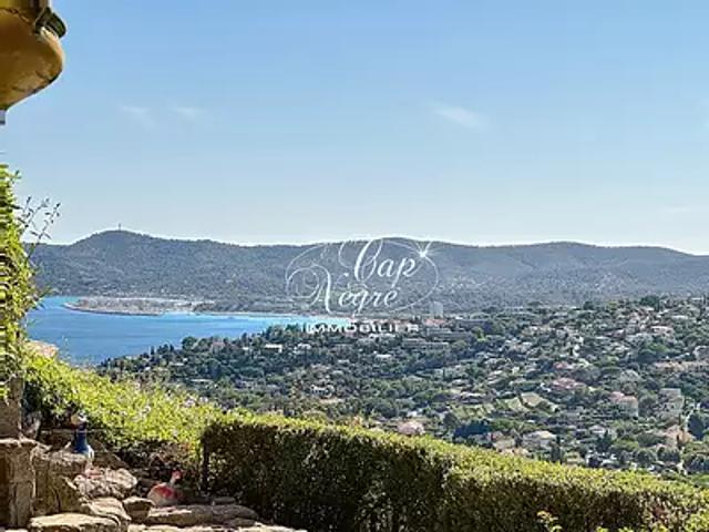 Le Lavandou 83980 Achat / Vente appartement 2 pièces t2 au dernier étage parking