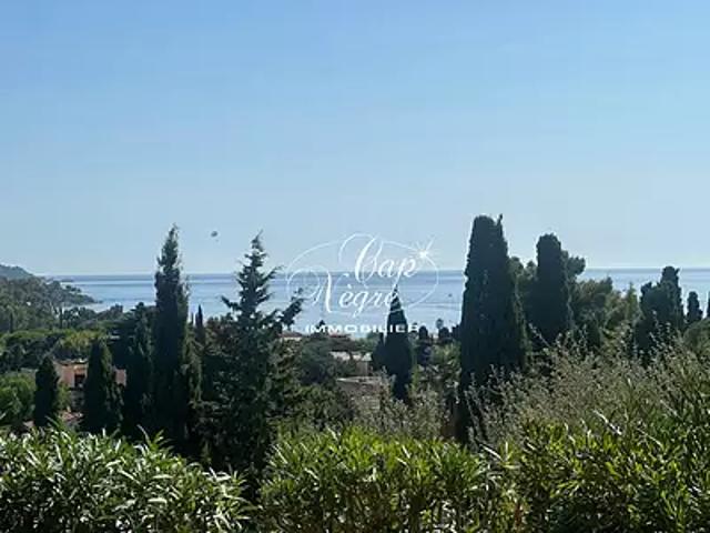 Le Lavandou 83980 Achat / Vente appartement 2 pièces t2 au dernier étage