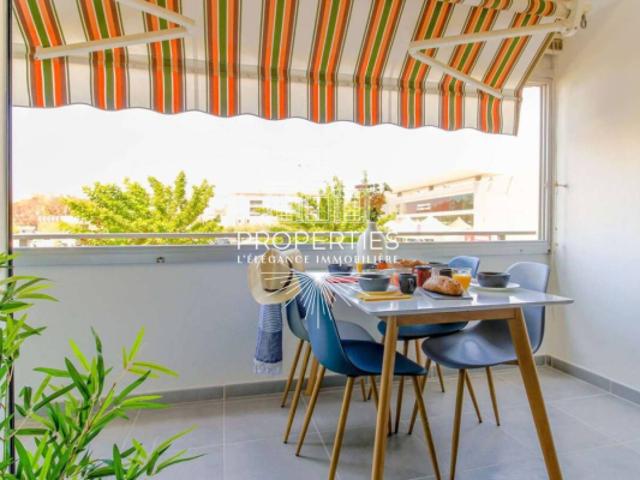 LE LAVANDOU CENTRE VILLE T2 RENOVE LOGGIA ASCENSEUR PARKING
