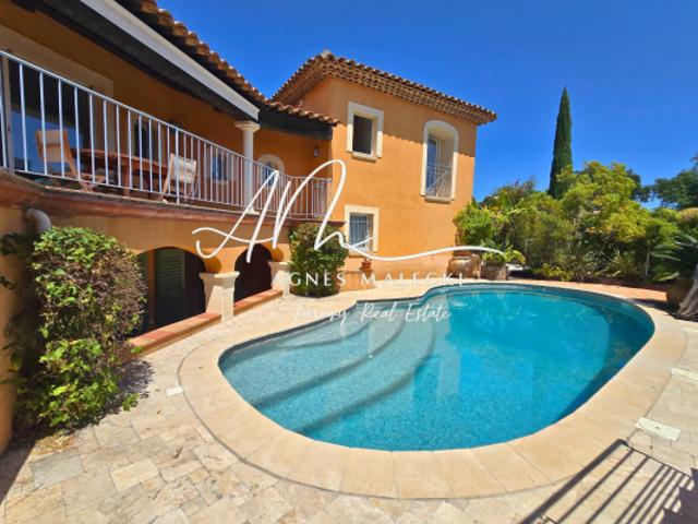 LE LAVANDOU SAINT CLAIR VILLA AVEC PISCINE, VUE MER ET 5