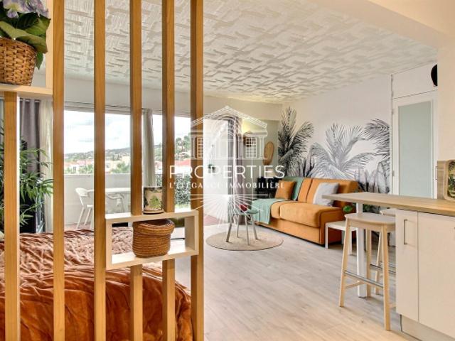 LE LAVANDOU STUDIO 31M² BALCON HYPER CENTRE & PLAGES LA MÉRIDIENNE