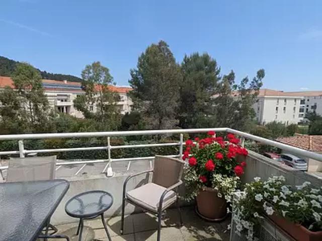 Le Luc 83340 Achat / Vente appartement 2 pièces t2 au dernier étage terrasse