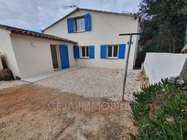 LE LUC EN PROVENCE Appartement F3 traversant en RDJ comprenan