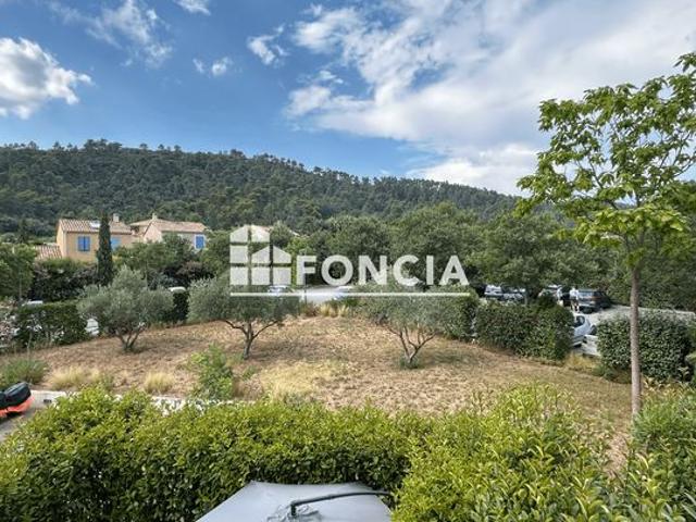 LE LUC EN PROVENCE BAISSE DE PRIX. Vue sur parc, dans quartier résidentiel, proche des commodités, en très bon état