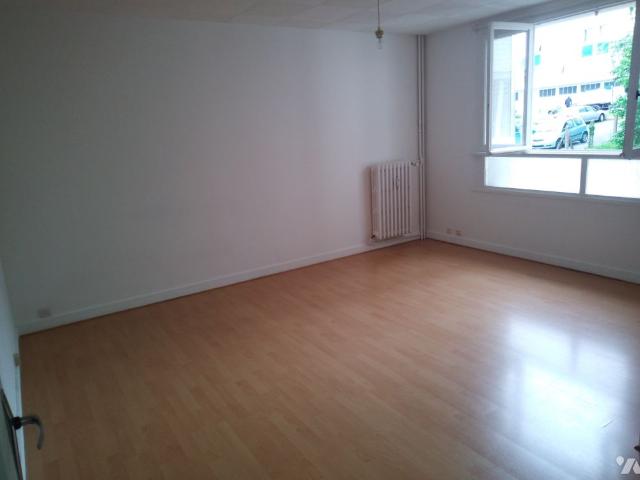 LE MANS BOLLEE STUDIO 1ER ETAGE CUISINE PIECE PRINCIPALE CAVE PARKING