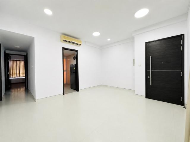 Le Merritt Apartment For Rent, $4,500, 3 Bed 2 Bath 990 sqft $4.55 psf
