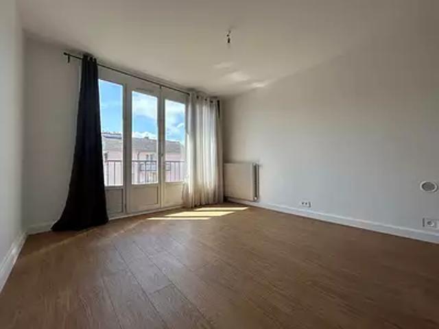 Le Mesnil le Roi 78600 Location appartement 2 pièces t2 au dernier étage cave