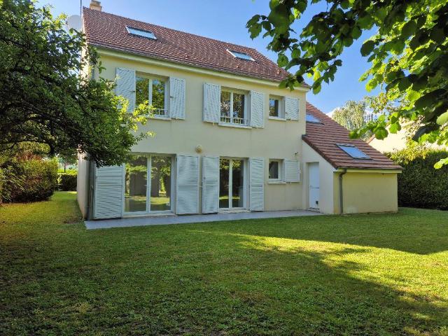 LE MESNIL SAINT DENIS: maison T6 à louer