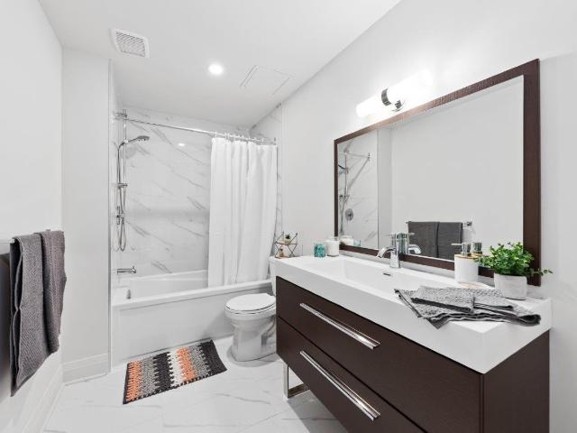 Le Montefiore 1 Bedroom Apartment for Rent at 5885 Boul Cavendish, Montréal, QC H4W 3H4