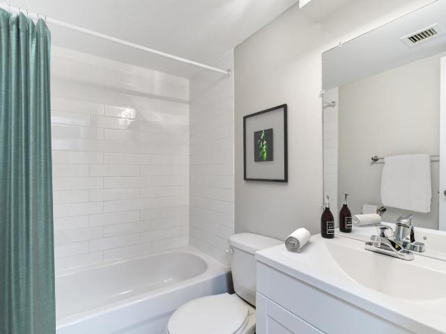 Le Monteverdi 2 Bedroom Apartment for Rent at 5500 Av Borden, Côte Saint Luc, QC H4V 2T4