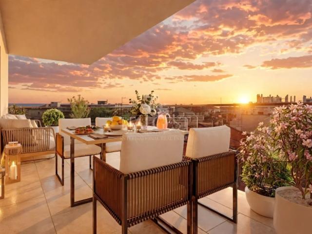 Le Mondial, penthouse de 110,3 m², au sixième étage, avec vaste loggia exposée sud et vue mer panoramique, en position centrale et prestigieuse