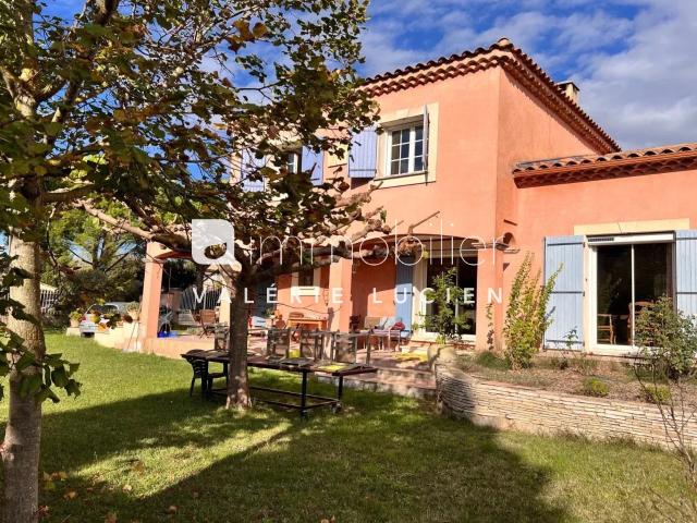 Le Paradou, proche centre à pied Maison type bastide avec proj